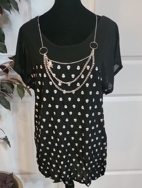 Black Short-Sleeve Skull Print Tunic with Detaichable Chain Necklace